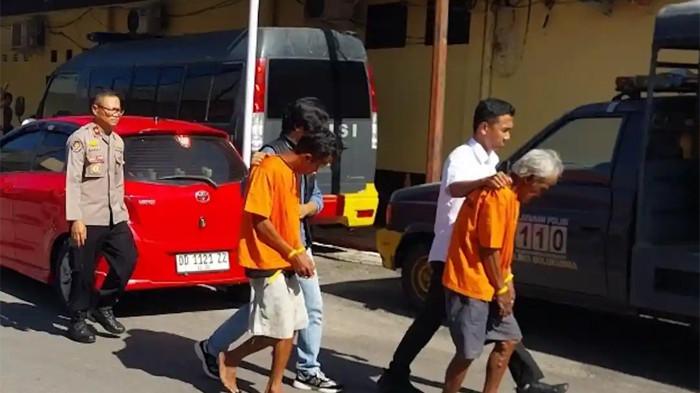 PELAKU PEMBUNUHAN - Syamsir dan Mellanio dua pelaku pembunuhan terhadap Idris digiring ke sel Mapolres Bulukumba, Sulawesi Selatan, Rabu (1/4/2026). Syamsir merupakan anak kandung dari korban Idris berdomisili di Gantarang, Bulukumba.