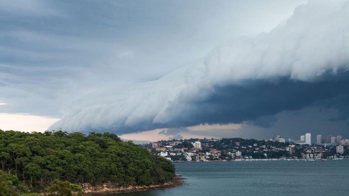 Fenomena awan tsunami atau awan Arcus yang ramai jadi pembahasan warganet