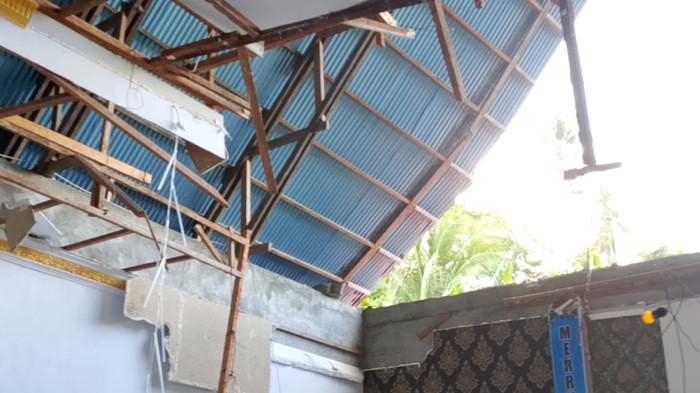 BANGUNAN RUNTUH - Bangunan GKPMI Jemaat 