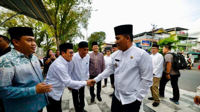 TANGGAP: Di bawah komando Gubernur Sulut Mayjen TNI (Purn) Yulius Selvanus dan Wakil Gubernur Dr J Victor Mailangkay, langkah tanggap darurat langsung dijalankan untuk memastikan keselamatan warga.