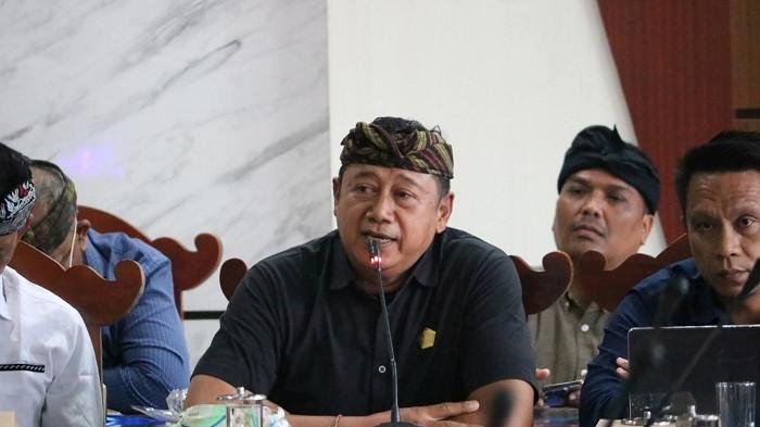 Audit Panti - Ketua Komisi IV DPRD Buleleng, Nyoman Sukarmen. Komisi IV DPRD Buleleng meminta pemerintah daerah bersama instansi terkait untuk melakukan audit dan evaluasi menyeluruh terhadap seluruh panti asuhan di wilayah Kecamatan Sawan. 