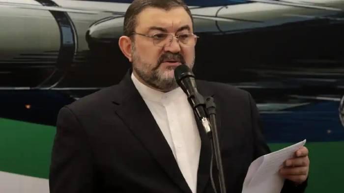 TERHARU - Dubes Iran untuk Indonesia Mohammad Boroujerdi saat memberikan keterangan pada konferensi pers mengenai konflik antara Iran dengan Israel di Kediaman Duta Besar Iran di Jakarta, Selasa (17/6/2025). Boroujerdi mengaku Terharu Atas Perhatian Besar Rakyat Indonesia.