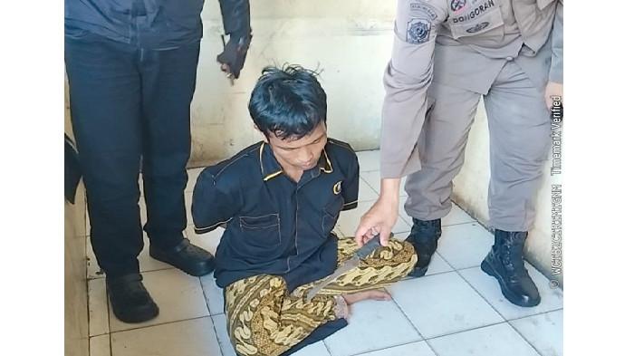 PENGAMEN PADANG TEWAS - Karim (32) seorang pengamen di Pasar Raya Padang meninggal dunia usai diamankan Satpol PP Padang pada Senin (23/6/2026) sekira pukul 10:00 WIB pagi lalu. Pihak keluarga melaporkan kasus kematian seorang pengamen di Pasar Raya Padang ke Polresta Padang.