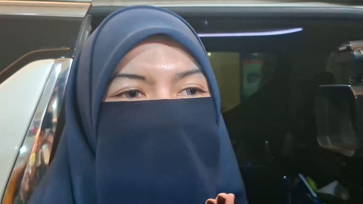 PERCERAIAN ARTIS - Selebgram Wardatina Mawa usai menjalani pemeriksaan di Bareskrim Polri, Rabu (4/3/2026).