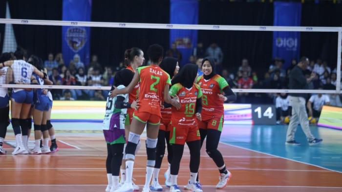 PERAYAAN POIN - Perayaan poin Megawati Hangestri Pertiwi (kanan) bersama tim Jakarta Pertamina Enduro saat menghadapi Bandung BJB Tandamata pada Proliga 2026 seri Bandung di GOR Sabilulungan Jalak Harupat, Jawa Barat, Kamis (22/1) malam WIB.