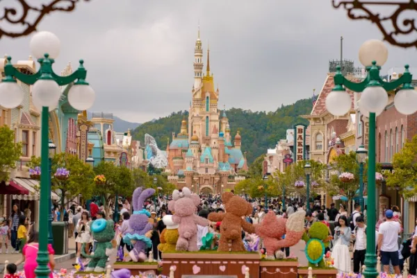 Disneyland Hong Kong. Photo by Le Huu Chinh