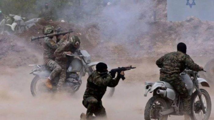 Pejuang Hizbullah saat berlatih simulasi operasi penangkapan. - Konflik panas terjadi di Lebanon Selatan. Seorang perwira Israel dan dua tentara terluka parah setelah buldoser D-9 menabrak ranjau darat Hizbullah.