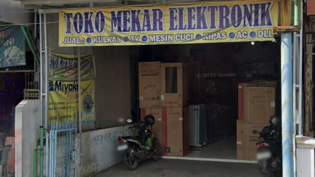 Foto Toko Mekar Elektronik di Jl. Raya Demak - Kudus No.18, Tanubayan, Bintoro, Kecamatan Demak, Kabupaten Demak, Jawa Tengah 59511, yang diambil Google Maps pada Juli 2024.