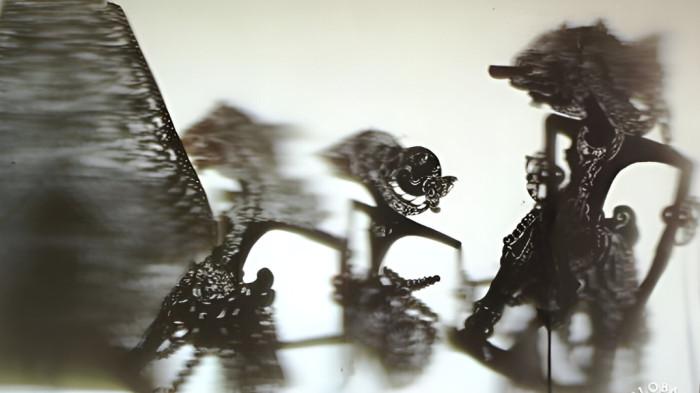 WAYANG- Ilustrasi pertunjukan kesenian wayang yang difoto sedikit ngeblur.