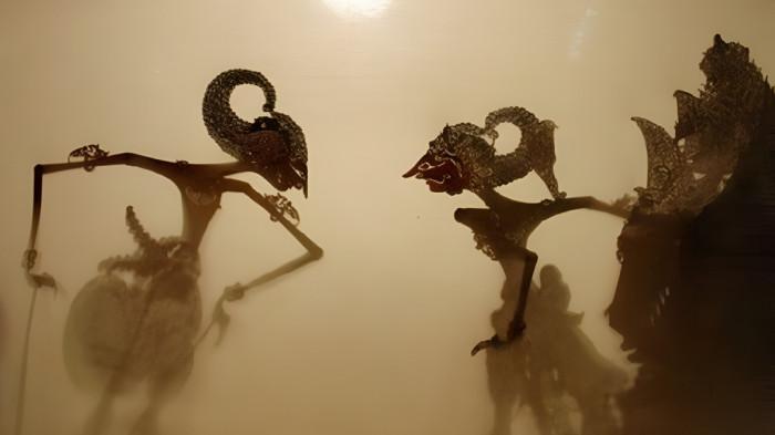 WAYANG KULIT- Ilustrasi pertunjukan wayang kulit yang merupakan bagian dari kesenian masyarakat Jawa.