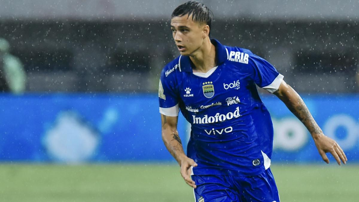 Winger Timnas Indonesia, Eliano Reijnders saat menjalani laga debut bersama Persib Bandung melawan Persebaya Surabaya di Stadion Gelora Bandung Lautan Api (GBLA), Bandung, Jumat (12/9/2025).