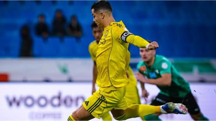 PENALTI - Pemain Al Nassr, Cristiano Ronaldo saat mengeksekusi penalti ke gawang Al Najma di Liga Arab Saudi 2025/2026 pada Kamis (26/2/2026) dini hari WIB.