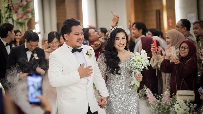 KENANGAN PERNIKAHAN - Potret pernikahan Boiyen dan Rully Anggi Akbar (arsip 2025).