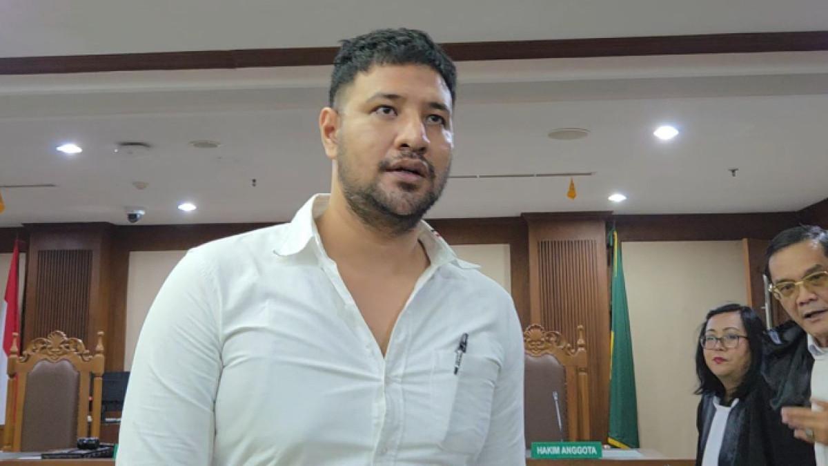 UPDATE KASUS AMMAR - Aktor Ammar Zoni kembali jalani persidangan di Pengadilan Negeri Jakarta Pusat. Ia membacakan nota pembelaan atau pledoi.