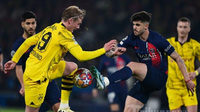 DORTMUND SULIT MENANG - (Arsip Foto 2024) Gelandang Jerman Dortmund Julian Brandt (CL) dan bek Paris Saint-Germain asal Brazil Lucas Beraldo (CR) berebut bola pada pertandingan sepak bola leg kedua semifinal Liga Champions UEFA antara Paris Saint-Germain (PSG) dan Borussia Dortmund, di Stadion Parc des Princes di Paris pada 7 Mei 2024. (Photo by MIGUEL MEDINA / AFP)