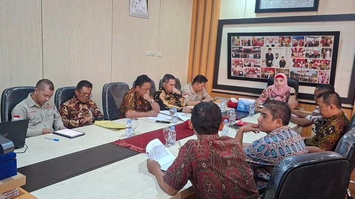 ENTRY MEETING -- Wakil Bupati Bangka Selatan, Debby Vita Dewi ketika mengikuti entry meeting sebagai tahap awal pemeriksaan Laporan Keuangan Pemerintah Daerah (LKPD) tahun anggaran 2025 di ruang kerjanya, Kamis (2/4/2026) kemarin. Kegiatan ini menjadi bagian penting dalam memastikan laporan keuangan disusun secara transparan dan akuntabel.