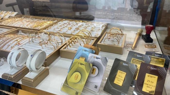 Emas di Galeri 24 Pegadaian Pangkalpinang, Jumat (13/2/2026).