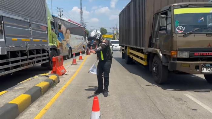 kemacetan di sukabumi exit tol bocimi macet