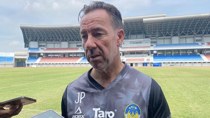 Pelatih PSIM Yogyakarta, Jean-Paul van Gastel saat ditemui di Stadion Mandala Krida, Yogyakarta beberapa waktu lalu.