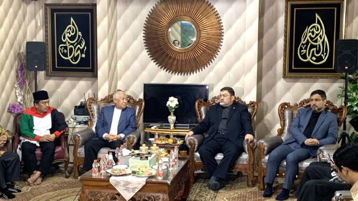 DUBES IRAN - Dalam Foto: Mantan Ketua Umum PP Muhammadiyah Din Syamsuddin bertemu dengan Duta Besar Iran untuk Indonesia, Mohammad Boroujerdi di kediamannya, di Pondok Labu, Jakarta Selatan, Jumat (3/4/2026).