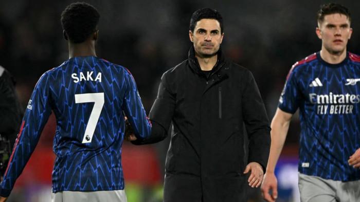 REAKSI ARTETA - Ekpresi datar pelatih Arsenal, Mikel Arteta setelah timnya diimbangi Brentford 1-1 di Gtech Community Stadium dalam lanjutan Liga Inggris 2025/2026, Jumat (13/2/2026) dini hari WIB.