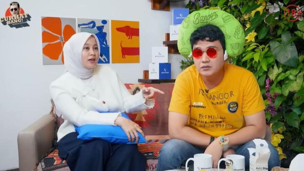 Aldi Taher juga diketahui membuat grup WhatsApp yang beranggotakan para mantannya.