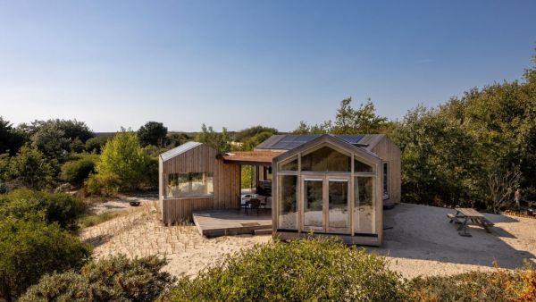 Ngôi nhà 'di chuyển cùng những cồn cát' - Ảnh 1.