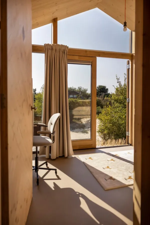 Ngôi nhà 'di chuyển cùng những cồn cát' - Ảnh 12.