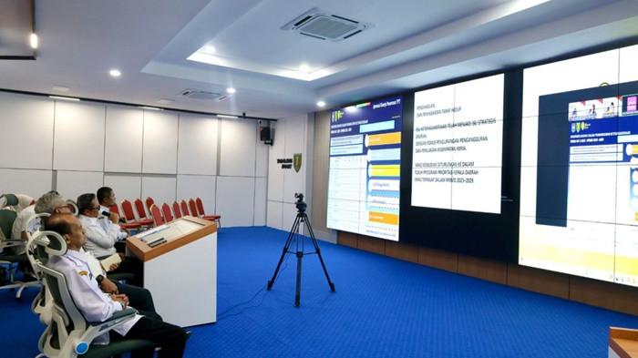 Bupati Tabalong HM Noor Rifani presentasi penilaian penurunan pengangguran