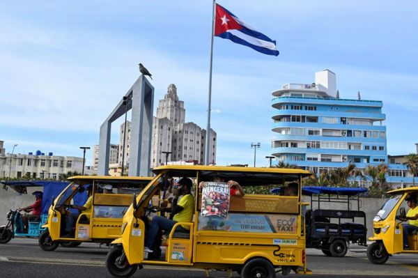 Người dân Cuba tuần hành phản đối lệnh cấm vận của Mỹ, vẫn để ngỏ đối thoại - Ảnh 2.