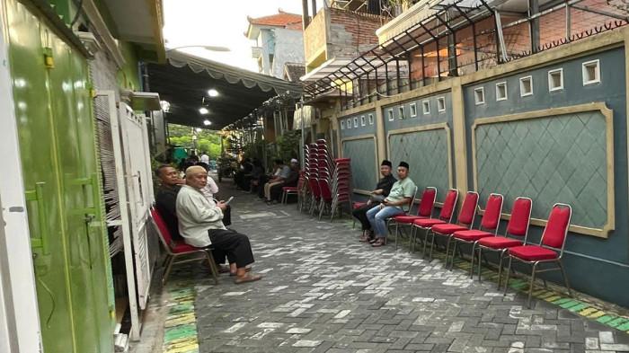 rumah duka Wakil Ketua DPRD Gresik, Ahmad Nurhamim di Kebomas, Gresik