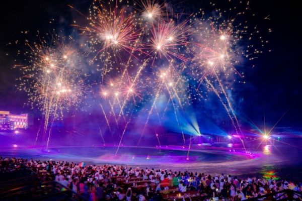 Nightly fireworks shows consistently draw large crowds of visitors to the beaches of Phu Quoc. Photo courtesy of Sun Group