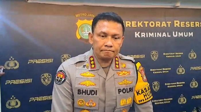 PEMBAKARAN LAPAK PEDAGANG - Kabid Humas Polda Metro Jaya Kombes Budi Hermanto  di Mapolda Metro Jaya, Jakarta Selatan, Kamis (18/12/2025). Ia mengatakan pihaknya tidak memiliki kendala dalam aksi pembakaran lapak pedagang di Kalibata.