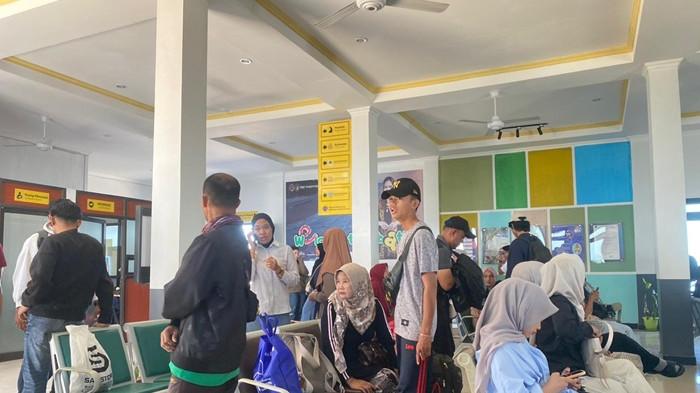 JADWAL SPEEDBOAT - Suasana di ruang tunggu Pelabuhan Sungai Nyamuk yang berada di Desa Pancang, Kecamatan Sebatik Utara, Nunukan, Kalimantan Utara, saat diabadikan TribunKaltara.com, baru-baru ini. Sebanyak dua speedboat reguler layani penyeberangan dari Sebatik ke Tarakan hari ini, start dari Pelabuhan Sungai Nyamuk, Nunukan. (TribunKaltara.com/Fatimah Majid)