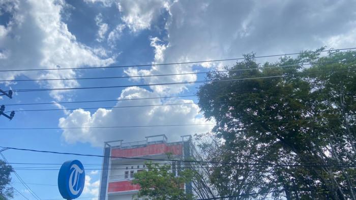 Mayoritas wilayah Gorontalo cerah hingga berawan besok Minggu 5 April 2026