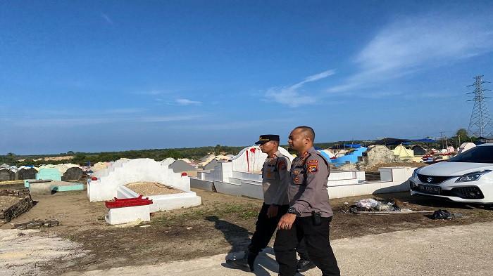PENGAMANAN -- Jajaran Polres Bangka Barat melakukan pengamanan di Makam Kubur Cina, Kelurahan Menjelang, Kecamatan Mentok, Kabupaten Bangka Barat, Jumat (3/4/2026).