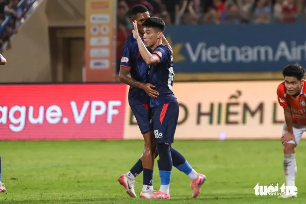 Đình Bắc dứt cơn 'tịt ngòi' ở V-League 2025 - 2026 - Ảnh 8.