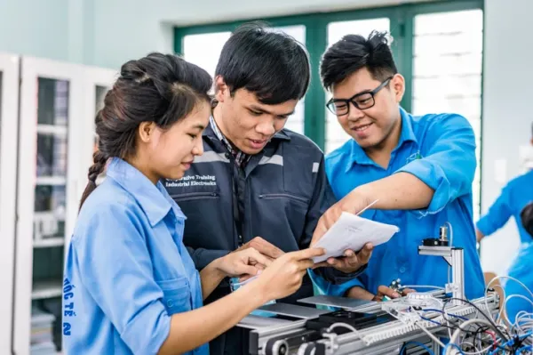 Mỗi năm cấp khoảng 10.000 visa du học nghề Đức cho người Việt - Ảnh 1. du học nghề - Ảnh 1.