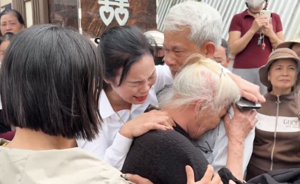 Như chưa hề có cuộc chia ly: về 'nơi sản xuất' vẫn còn mẹ, còn gì may mắn bằng - Ảnh 1. Như chưa hề có cuộc chia ly - Ảnh 1.