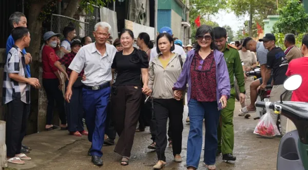 Như chưa hề có cuộc chia ly: 'Đẻ con phải nuôi cẩn thận đàng hoàng' - Ảnh 4. Như chưa hề có cuộc chia ly - Ảnh 4.