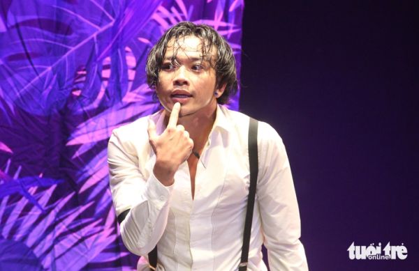 Hoàng Phi đóng kịch cách mạng - Ảnh 1. Hoàng Phi - Ảnh 1.