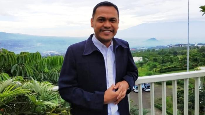 WFH ASN — Akademisi sekaligus Ekonom Universitas Negeri Gorontalo (UNG), Herwin Mopangga. Herwin mengingatkan pemerintah tentang pentingnya indikator kinerja ASN saat kebijakan WFH diterapkan.