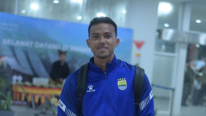 Penjaga gawang PERSIB, Teja Paku Alam, menegaskan kesiapannya menghadapi Semen Padang pada laga pekan ke-26 Super League 2025/2026 di Stadion Haji Agus Salim,