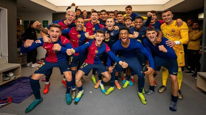 PERAYAAN JUARA - Selebrasi para pemain Barcelona setelah memastikan gelar juara Liga Spanyol 2024/2025 berkat kemenangan 0-2 atas Espanyol pada jornada 36 di RCDE Stadium, Jumat (16/5/2025) dini hari WIB.