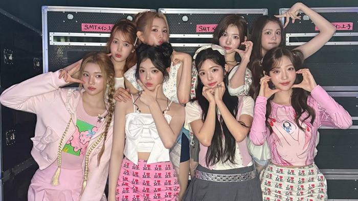 JADI SOROTAN NETIZEN - Kolaborasi Shopee & Hearts2Hearts sukses jadi sorotan. Visual energik, jingle catchy, hingga penampilan Carmen bikin iklan Shopee 9.9 Super Shopping Day viral.