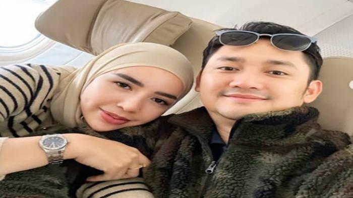 ANGGA WIJAYA DIGUGAT CERAI - Potret Angga Wijaya dan Nurul Kamaria. Kini rumah tangga dikabarkan retak, snag istri menggugat cerai suami.