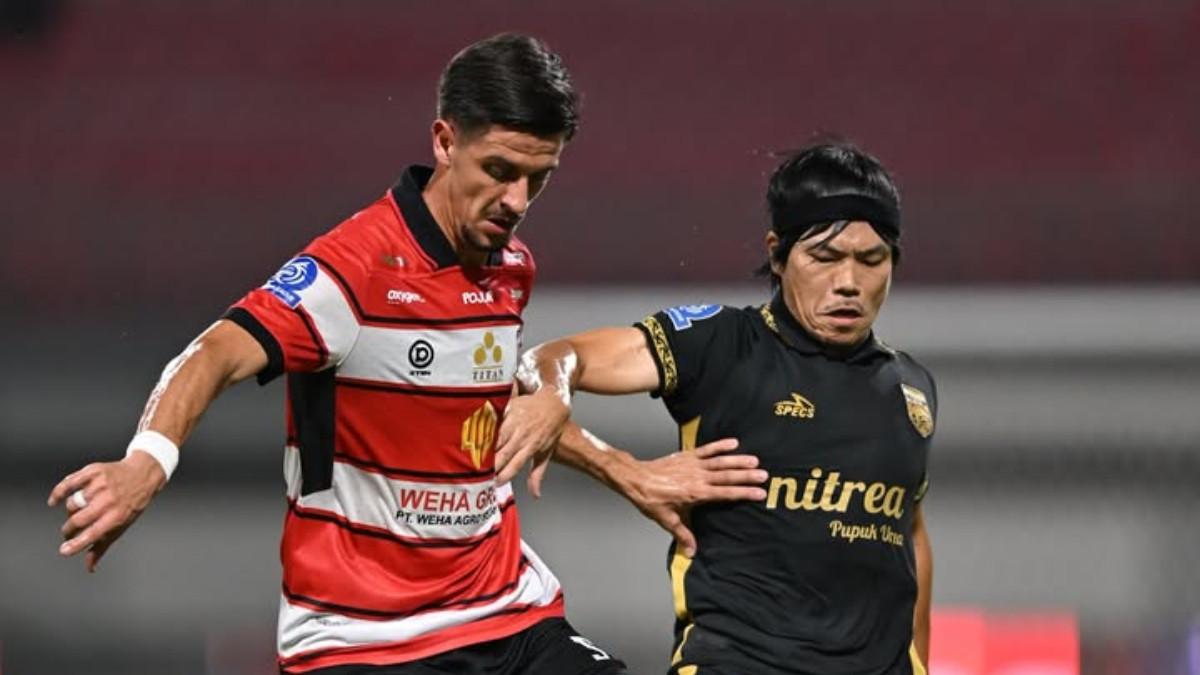 CUPLIKAN LAGA - Potret laga Madura United kontra Borneo FC di Stadion Ratu Pamelingan, Madura, Jawa Timur, Minggu (5/4/2026).