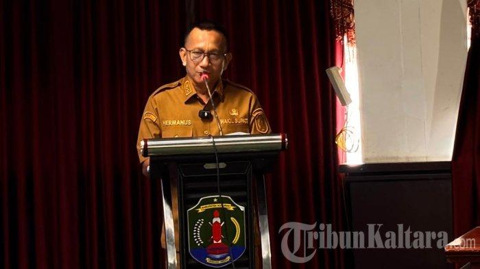 BUKA WORKSHOP - Wakil Bupati Nunukan, Hermanus membuka Workshop Refleksi Kerja Kolaborasi Percepatan Pengakuan, Perlindungan dan Pemberdayaan Masyarakat Hukum Adat di Lantai IV Kantor Bupati Nunukan, Kalimantan Utara, Senin (6/4/2026).