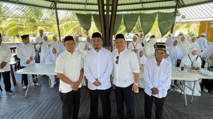 MANASIK HAJI - Calon jemaah haji mengikuti praktik Manasik Haji yang digelar KBIHU Al-Wahid Rezki Barokah di Pulau Sebatik, Kalimantan Utara, Sabtu (4/4/2026). Kegiatan ini menjadi bekal penting sebelum keberangkatan ke Tanah Suci.