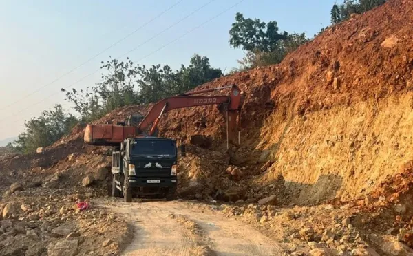 Công an vào cuộc vụ khai thác đất trái phép, 'cạo sạch quả đồi' ở Khánh Hòa - Ảnh 1. Khánh Hòa - Ảnh 1.